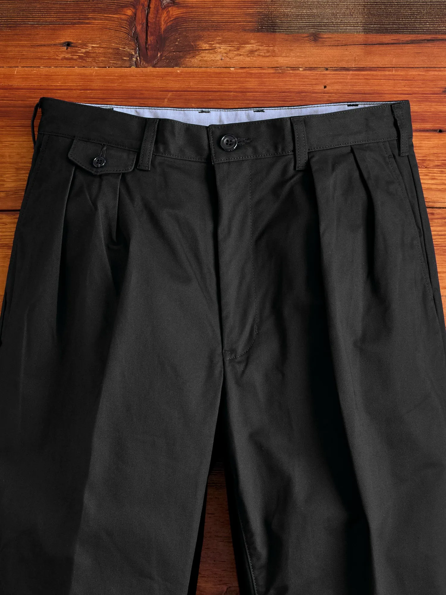 2-Pleat Twill Trousers in Black