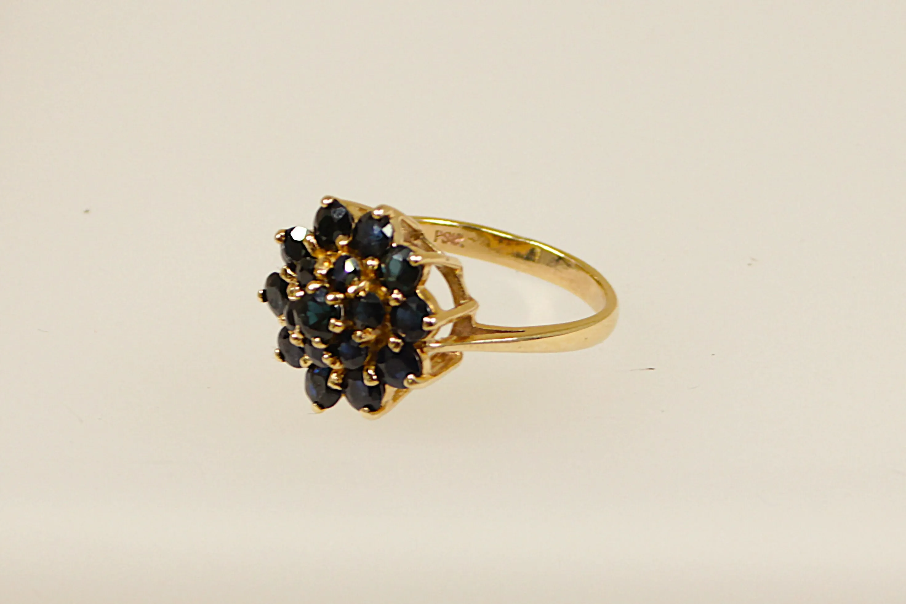 9ct Gold & Sapphire Cluster Ring