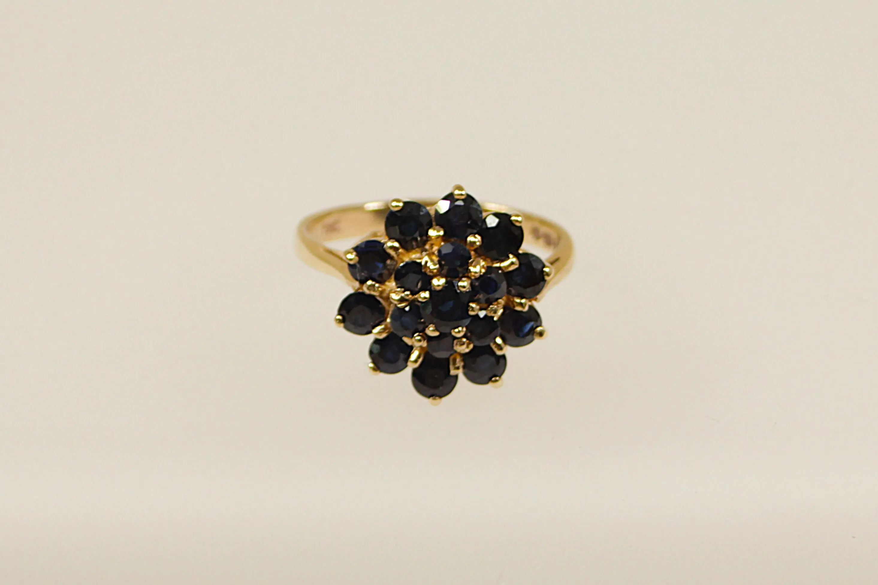 9ct Gold & Sapphire Cluster Ring