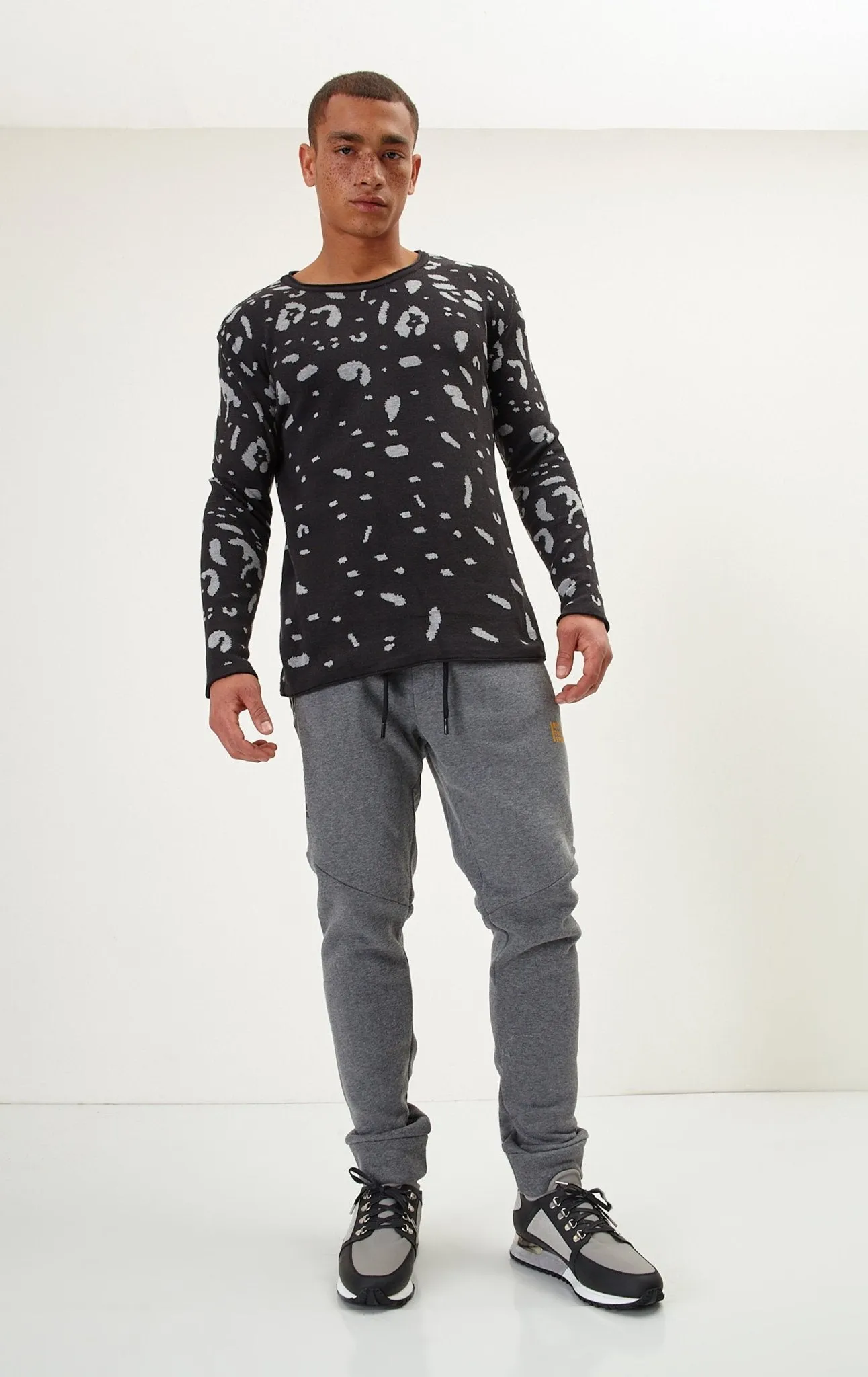 Cryptic Sweater - Black Grey